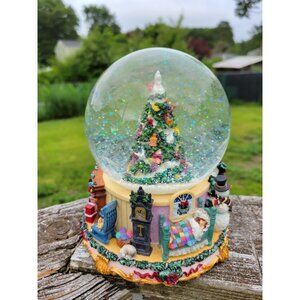 The San Francisco Music Box Company Santa Christmas Tree Christmas Snow Globe